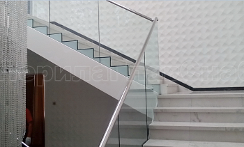Стеклянные перила для лестниц в Тюмени. Готовые проекты ПерилаГлавСнаб Стеклянные перила для лестниц в Тюмени. Готовые проекты ПерилаГлавСнаб