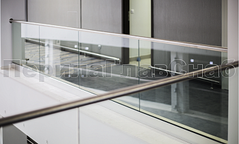 Стеклянные перила для балконов в Тюмени. Готовые проекты ПерилаГлавСнаб Стеклянные перила для балконов в Тюмени. Готовые проекты ПерилаГлавСнаб