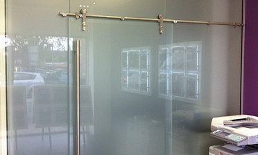 Перегородки из стекла непрозрачные, для офиса купить в Тюмени
