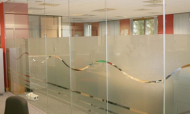 Стеклянные перегородки в офис, частично матированные купить в Тюмени