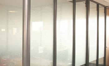 Перегородки из ПВХ и стекла - вариант 1 в Тюмени. Готовые проекты ПерилаГлавСнаб Перегородки из ПВХ и стекла - вариант 1 в Тюмени. Готовые проекты ПерилаГлавСнаб