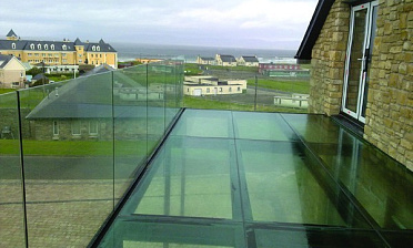 Стеклянные полы на балконе купить в Тюмени