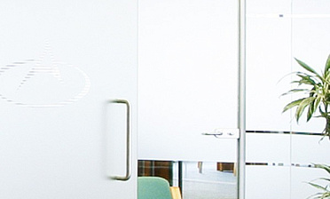 Перегородки из стекла в интерьере офиса купить в Тюмени