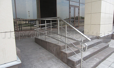 Ограждение пандуса с тремя ригелями купить в Тюмени