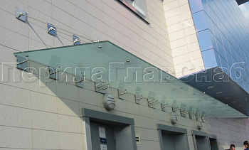 Стеклянные козырьки и навесы в Тюмени. Готовые проекты ПерилаГлавСнаб Стеклянные козырьки и навесы в Тюмени. Готовые проекты ПерилаГлавСнаб