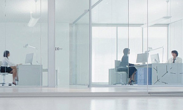 Стеклянные прозрачные перегородки в офис премиум купить в Тюмени