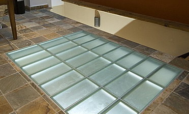 Стеклянный пол в квартиру с подсветкой купить в Тюмени