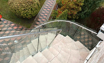 Стеклянные ограждения для улицы в Тюмени. Готовые проекты ПерилаГлавСнаб Стеклянные ограждения для улицы в Тюмени. Готовые проекты ПерилаГлавСнаб