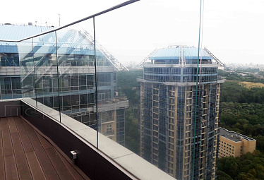 Цельностеклянные ограждения для крыш купить в Тюмени Цельностеклянные ограждения для крыш купить в Тюмени