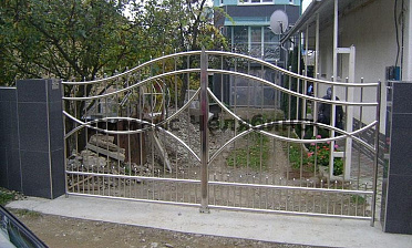 Нержавеющие двустворчатые калитки с вертикальным заполнением купить в Тюмени