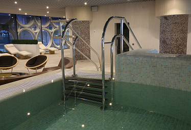 Ограждения и поручни из нержавеющей стали для бассейна, бани и сауны купить в Тюмени