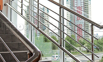 Ограждение на окна из нержавеющей стали в Тюмени. Готовые проекты ПерилаГлавСнаб