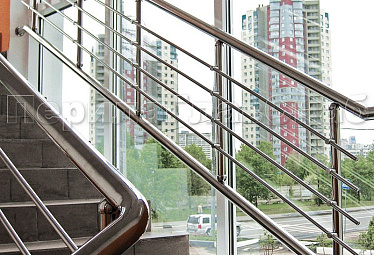 Ограждение на окна из нержавеющей стали купить в Тюмени