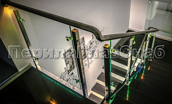 Ограждения со стеклом и подсветкой поручня в Тюмени. Готовые проекты ПерилаГлавСнаб