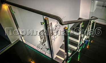 Ограждения со стеклом и подсветкой поручня купить в Тюмени