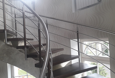 Перила и ограждения из нержавейки и дерева купить в Тюмени