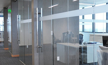 Цельностеклянные перегородки для офиса купить в Тюмени