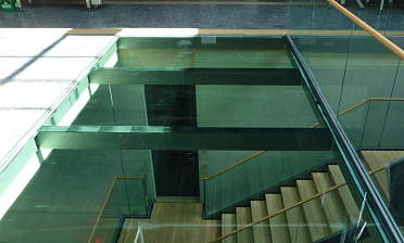 Стеклянный потолок в бизнес-центре купить в Тюмени