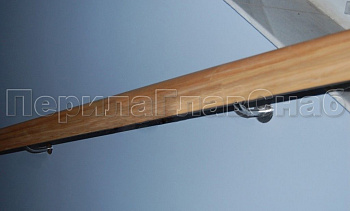 Пристенный деревянный квадратный поручень в Тюмени. Готовые проекты ПерилаГлавСнаб Пристенный деревянный квадратный поручень в Тюмени. Готовые проекты ПерилаГлавСнаб