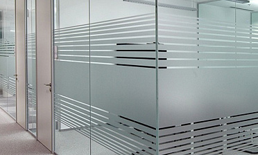 Стеклянные офисные перегородки с матовой пленкой купить в Тюмени