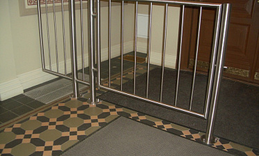 Ограждение лестниц для детей с вертикальным заполнением купить в Тюмени