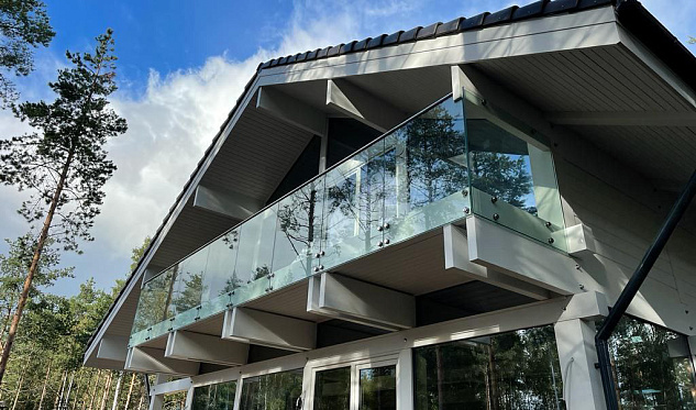 Стекло на точечных креплениях в Тюмени. Готовые проекты ПерилаГлавСнаб