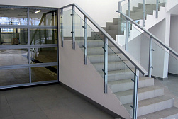 Стеклянные перила для колодезных лестниц в Тюмени. Готовые проекты ПерилаГлавСнаб - фото 5