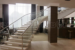 Стеклянные ограждения для торговых  и бизнес центров в Тюмени. Готовые проекты ПерилаГлавСнаб - фото 5 Стеклянные ограждения для торговых  и бизнес центров в Тюмени. Готовые проекты ПерилаГлавСнаб - фото 5