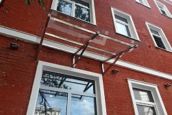 Козырьки и навесы на металлокаркасе в Тюмени. Готовые проекты ПерилаГлавСнаб - фото 18 Козырьки и навесы на металлокаркасе в Тюмени. Готовые проекты ПерилаГлавСнаб - фото 18