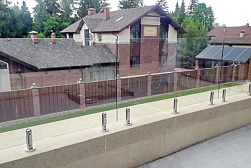 Стеклянные перила для балконов в Тюмени. Готовые проекты ПерилаГлавСнаб - фото 3 Стеклянные перила для балконов в Тюмени. Готовые проекты ПерилаГлавСнаб - фото 3