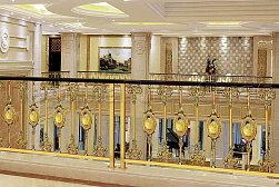 Латунные перила под золото в Тюмени. Готовые проекты ПерилаГлавСнаб - фото 1