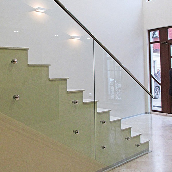 Виды ограждений маршевых лестниц Виды ограждений маршевых лестниц