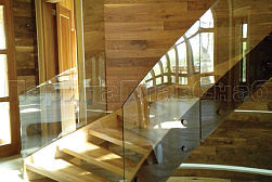 Стеклянные перила для лестниц в Тюмени. Готовые проекты ПерилаГлавСнаб - фото 20 Стеклянные перила для лестниц в Тюмени. Готовые проекты ПерилаГлавСнаб - фото 20