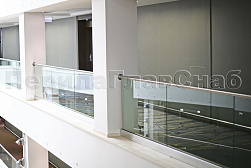 Стеклянные ограждения для торговых  и бизнес центров в Тюмени. Готовые проекты ПерилаГлавСнаб - фото 18 Стеклянные ограждения для торговых  и бизнес центров в Тюмени. Готовые проекты ПерилаГлавСнаб - фото 18