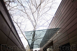 Стеклянные козырьки на вантах в Тюмени. Готовые проекты ПерилаГлавСнаб - фото 26