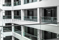 Стеклянные перила для атриумов в Тюмени. Готовые проекты ПерилаГлавСнаб - фото 14 Стеклянные перила для атриумов в Тюмени. Готовые проекты ПерилаГлавСнаб - фото 14