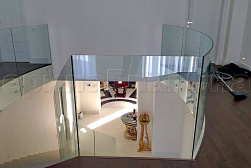 Стеклянные перила для атриумов в Тюмени. Готовые проекты ПерилаГлавСнаб - фото 22 Стеклянные перила для атриумов в Тюмени. Готовые проекты ПерилаГлавСнаб - фото 22