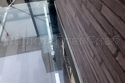 Стеклянные козырьки на спайдерах в Тюмени. Готовые проекты ПерилаГлавСнаб - фото 6