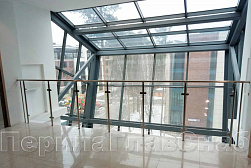 Стеклянные ограждения для торговых  и бизнес центров в Тюмени. Готовые проекты ПерилаГлавСнаб - фото 10 Стеклянные ограждения для торговых  и бизнес центров в Тюмени. Готовые проекты ПерилаГлавСнаб - фото 10