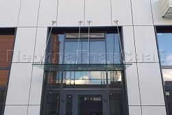 Стеклянные козырьки на вантах в Тюмени. Готовые проекты ПерилаГлавСнаб - фото 11