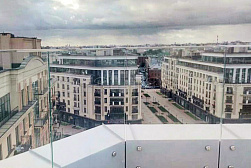 Цельностеклянные ограждения для крыш в Тюмени. Готовые проекты ПерилаГлавСнаб - фото 2 Цельностеклянные ограждения для крыш в Тюмени. Готовые проекты ПерилаГлавСнаб - фото 2