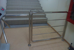 Ограждение лестницы от детей в Тюмени. Готовые проекты ПерилаГлавСнаб - фото 7