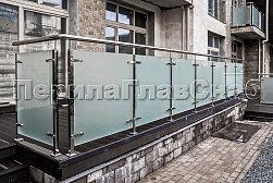 Стеклянные перила для балконов в Тюмени. Готовые проекты ПерилаГлавСнаб - фото 36 Стеклянные перила для балконов в Тюмени. Готовые проекты ПерилаГлавСнаб - фото 36