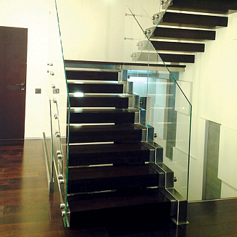 Ограждение маршевых лестниц с точечным креплением Ограждение маршевых лестниц с точечным креплением