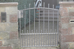 Ограждение лестницы от детей в Тюмени. Готовые проекты ПерилаГлавСнаб - фото 3