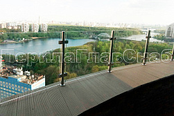 Цельностеклянные ограждения для крыш в Тюмени. Готовые проекты ПерилаГлавСнаб - фото 25 Цельностеклянные ограждения для крыш в Тюмени. Готовые проекты ПерилаГлавСнаб - фото 25