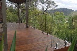 Стеклянные перила для балконов в Тюмени. Готовые проекты ПерилаГлавСнаб - фото 16 Стеклянные перила для балконов в Тюмени. Готовые проекты ПерилаГлавСнаб - фото 16