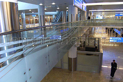 Стеклянные перила для атриумов в Тюмени. Готовые проекты ПерилаГлавСнаб - фото 16 Стеклянные перила для атриумов в Тюмени. Готовые проекты ПерилаГлавСнаб - фото 16