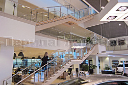 Стеклянные перила для атриумов в Тюмени. Готовые проекты ПерилаГлавСнаб - фото 19 Стеклянные перила для атриумов в Тюмени. Готовые проекты ПерилаГлавСнаб - фото 19