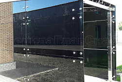 Стеклянные козырьки на спайдерах в Тюмени. Готовые проекты ПерилаГлавСнаб - фото 4